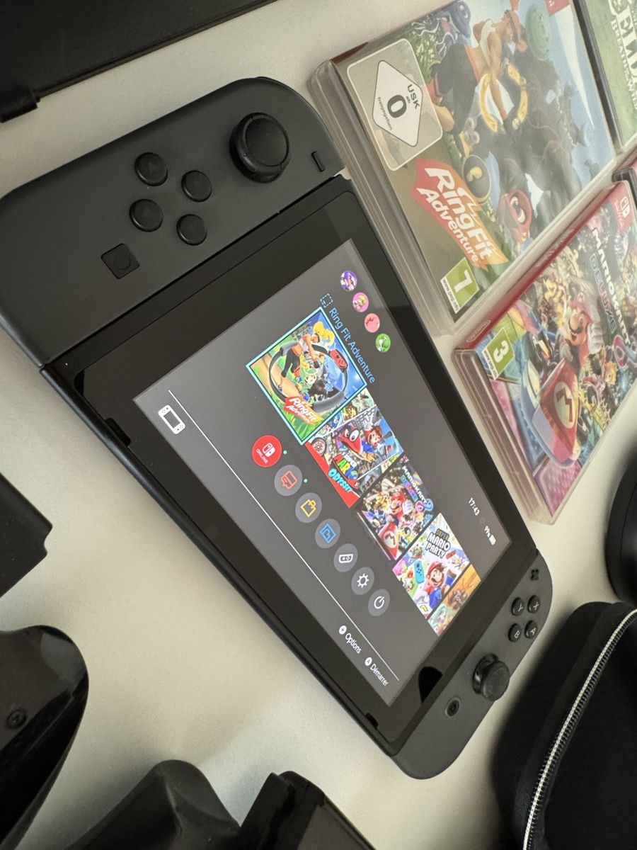Nintendo Console: Nintendo Switch + 5 games  – Usato da Henniez venduto da ROCKZILLA 1