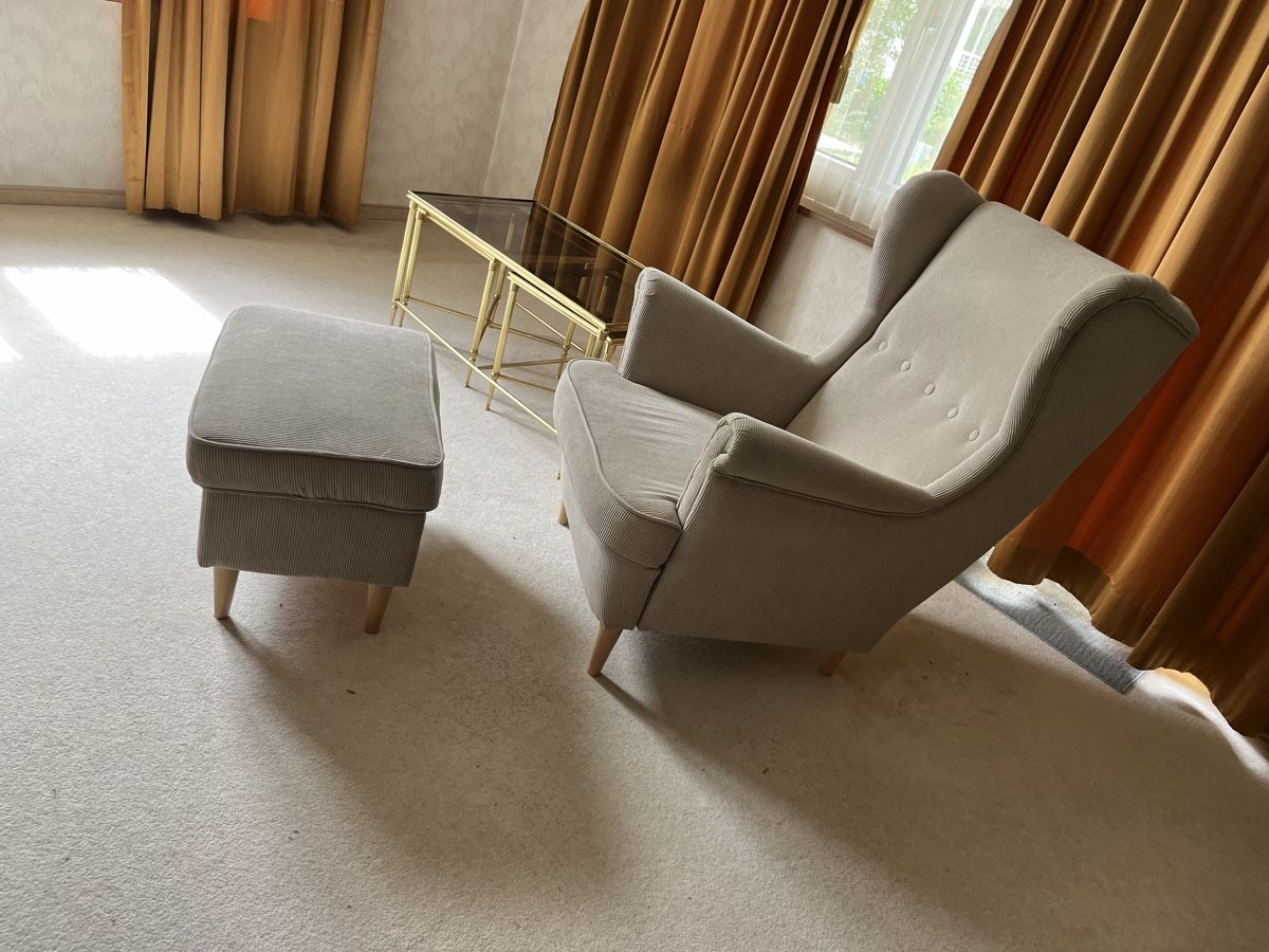 Ikea Poltrone: IKEA winged Strandmon chair & foot stool – Usato da Zürich venduto da ajl_x6tg 2