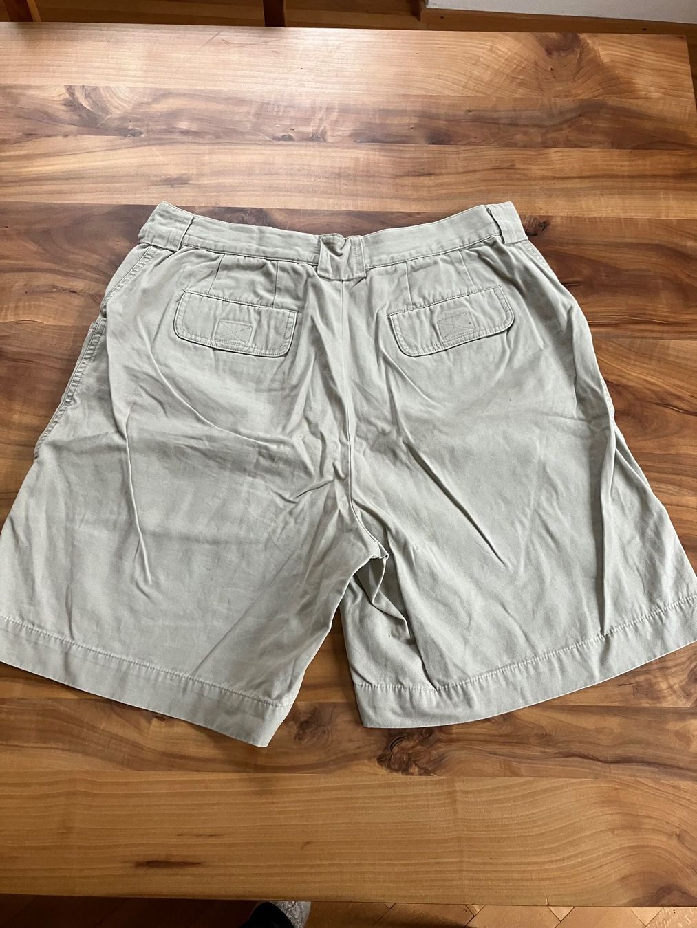 Hosen: schöne, kurze , beige Sommershorts – Gebraucht aus Bern von sturmmoewe 1
