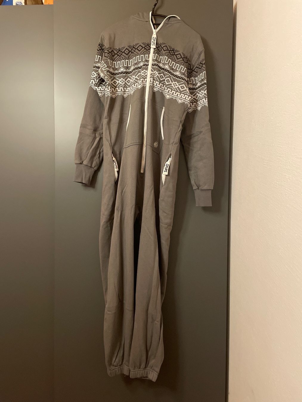 Pigiami: Original Onepiece Onesie – Usato da Dallenwil venduto da and_04