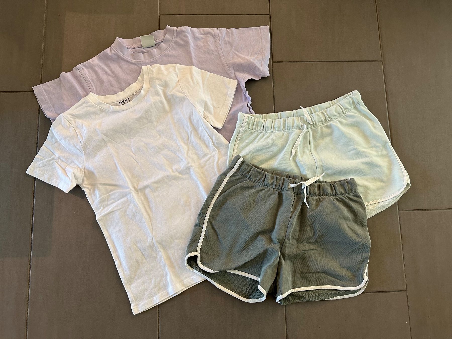 Lotti & Set di vestiti: 8-teiliges Kleiderset Sommer Mädchen Gr. 140 – Usato da Uetikon am See venduto da sambasan 2