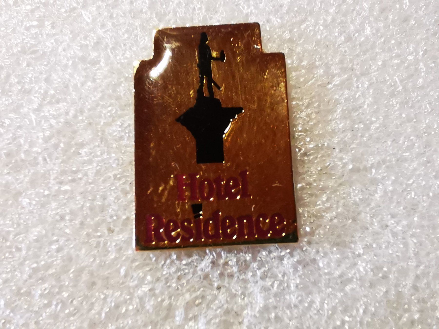 Plaketten & Abzeichen: Ansteckpin 160: Hotel Residence – Gebraucht aus Oppligen von Pin-Fall-Shop