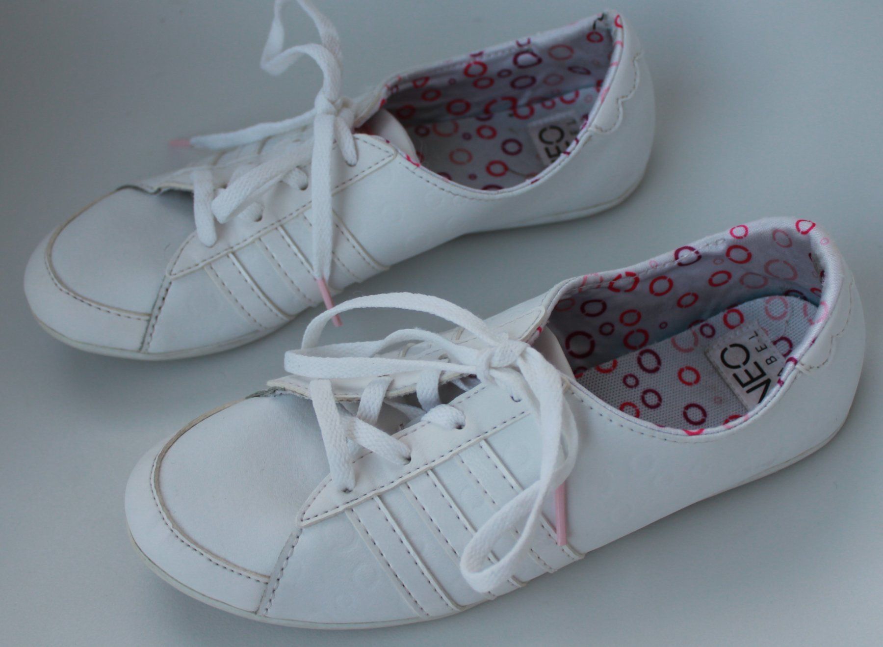 Adidas Schuhe für Mädchen: Baskets blanches Adidas t. 36 2/3 – Gebraucht aus Peseux von Gilloss