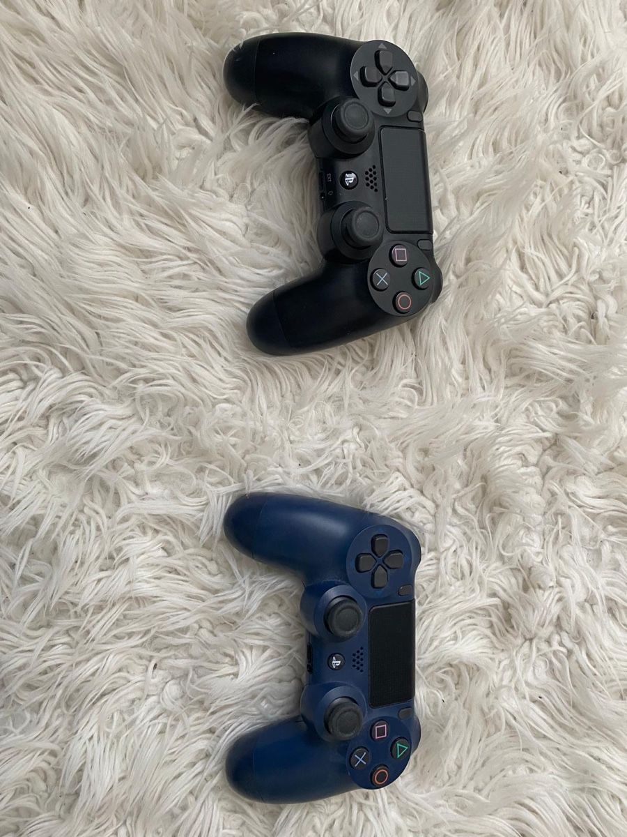 Sony Konsolen: Ps 4 pro + 2 controller und 5 spiele – Gebraucht aus Safenwil von ani_c6mf 2