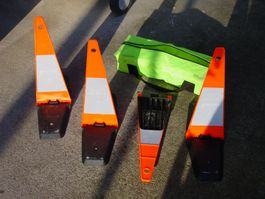 Absperrung Strasse aus Militärpolizei und Zoll Beständen