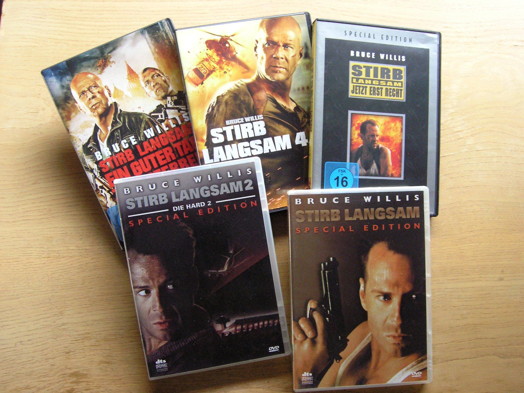 Tutti i DVDs: Stirb Langsam 1 - 5 Edition / Bruce Willis DVD-Collection – Usato da Zuzwil SG venduto da vette13 5