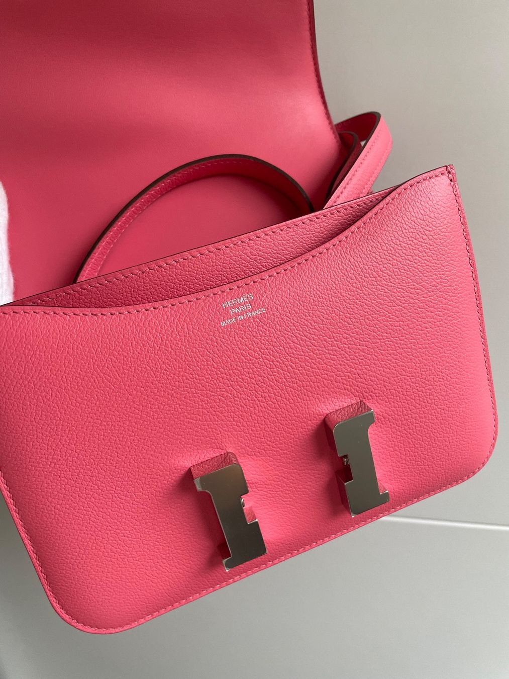 Hermès Taschen für Damen: Hermes Constance Tasche – Neu und originalverpackt aus Winterthur von 19.19 9