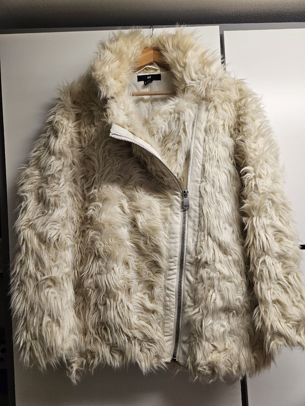 H&M Giacche: Warme Winterjacke Kunstfell H&M – Usato da Langnau am Albis venduto da Alci68 1