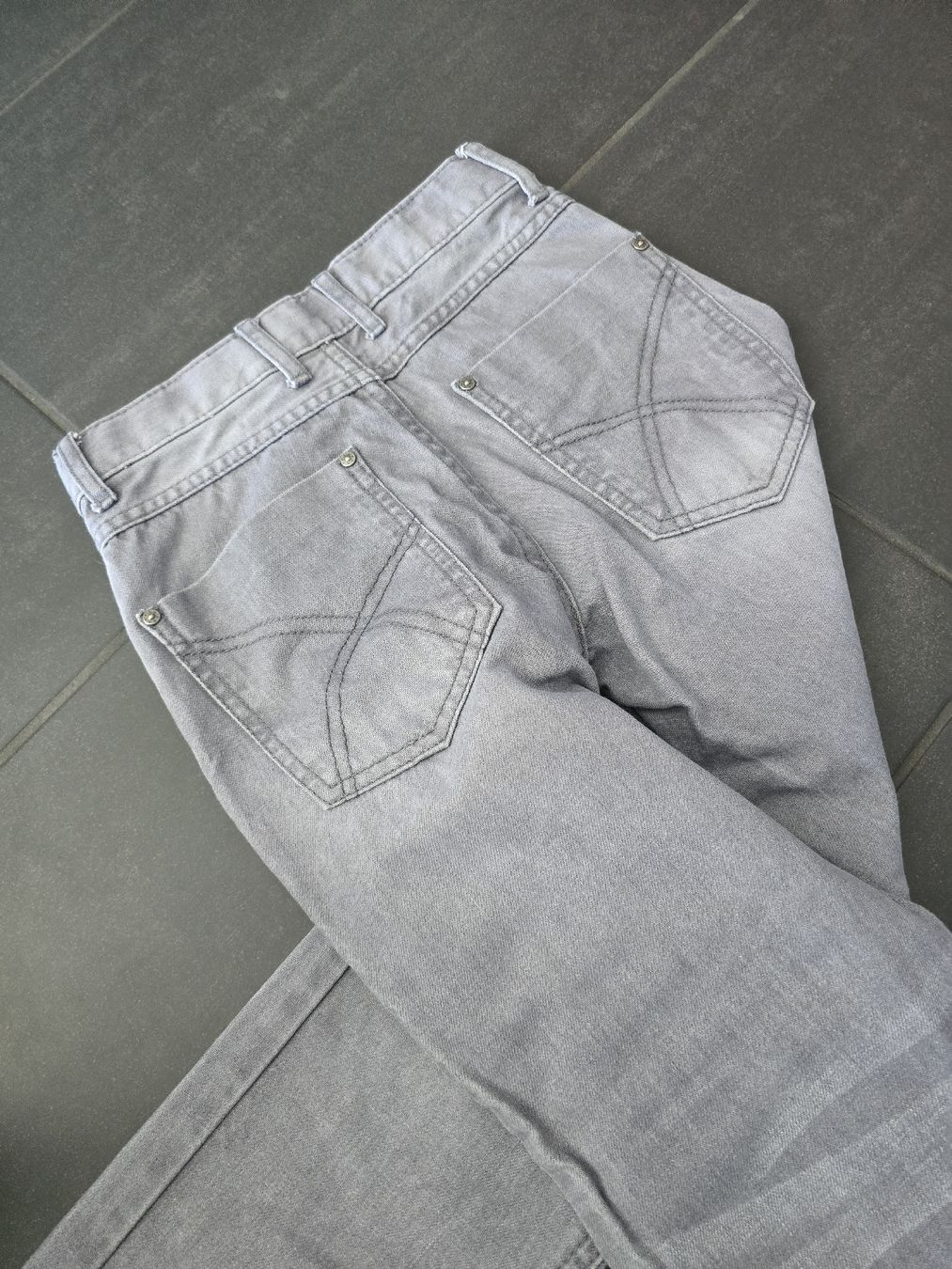 Pantaloni: Jeans grau gr.122-128 – Usato da Unterentfelden venduto da Panda-87 3