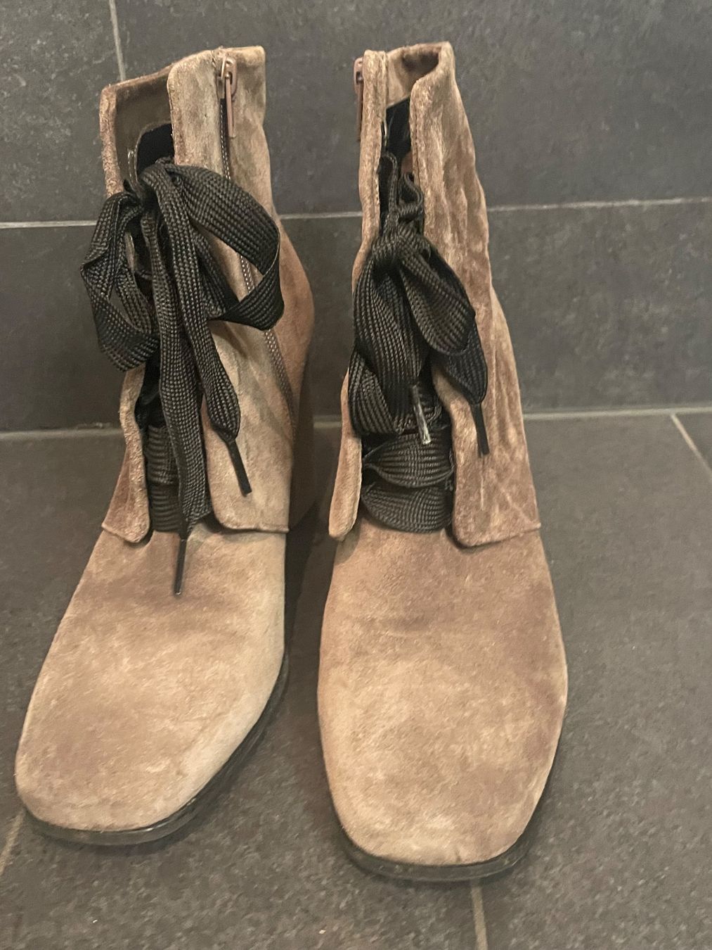 Kennel + Schmenger Scarpe da donna: KENNEL & SCHMENGER Stiefeletten - Gr.. 41 1/2 – Usato da Hünenberg See venduto da DND5 2