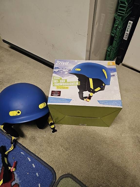 Caschi: Casco bimbo da sci o bicicletta  – Usato da Viganello venduto da HaniHela