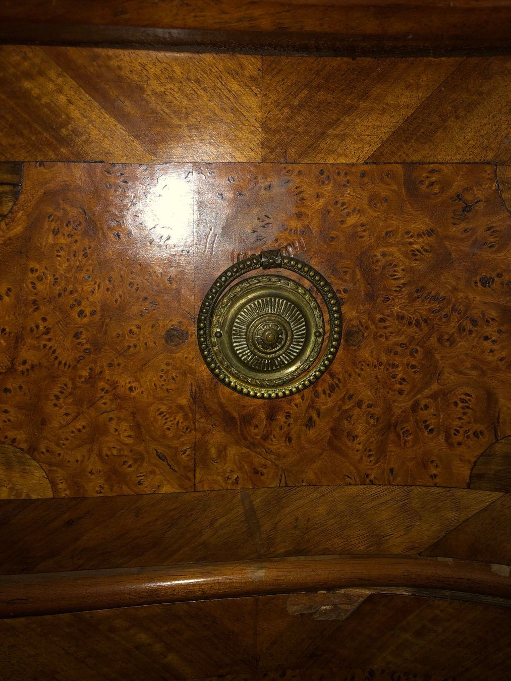 Cassettiere: Commode galbée baroque zurichoise Kommode antik – Usato da St-Cierges venduto da LeRegain 5