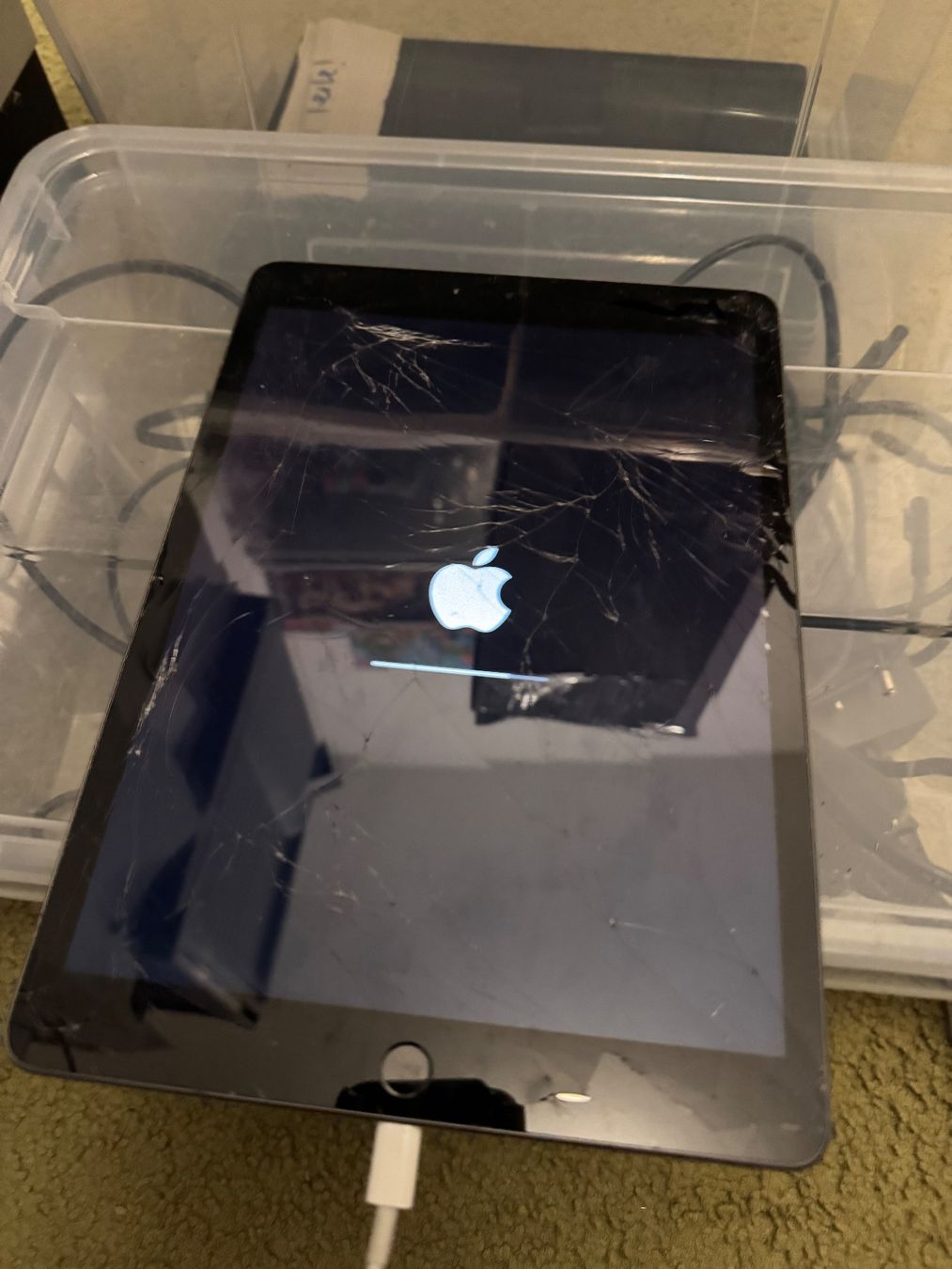Apple Tablettes PC: Ipad 8. Geberation 32gb - A2270 - – D'occasion à Olten par HoYa01