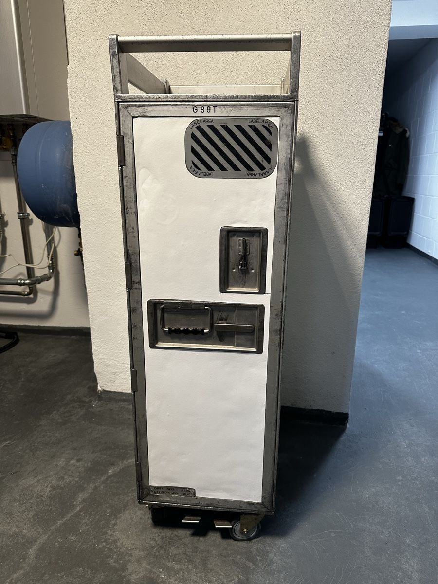 Altro in Aeronautica: Lufthansa Flugzeugtrolley Airline Trolley – Usato da Rheineck venduto da Evi170