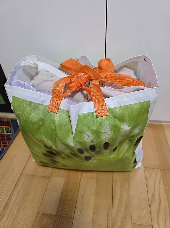 Lotti & Set di vestiti: Grosser Kleidersack Mädchen Grösse 68-86 plus Babysachen – Usato da Wettingen venduto da Kiki_1830 4