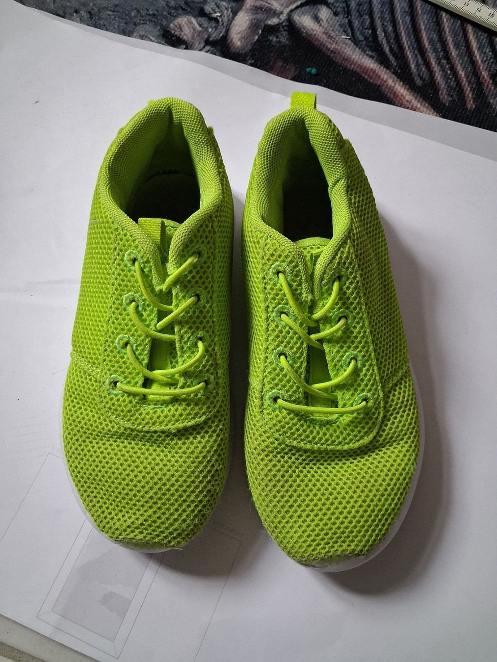 Scarpe per ragazzi: Kinder Turn-/Hallenschuhe, Gr. 31 – Usato da Weiach venduto da Musikmaengu