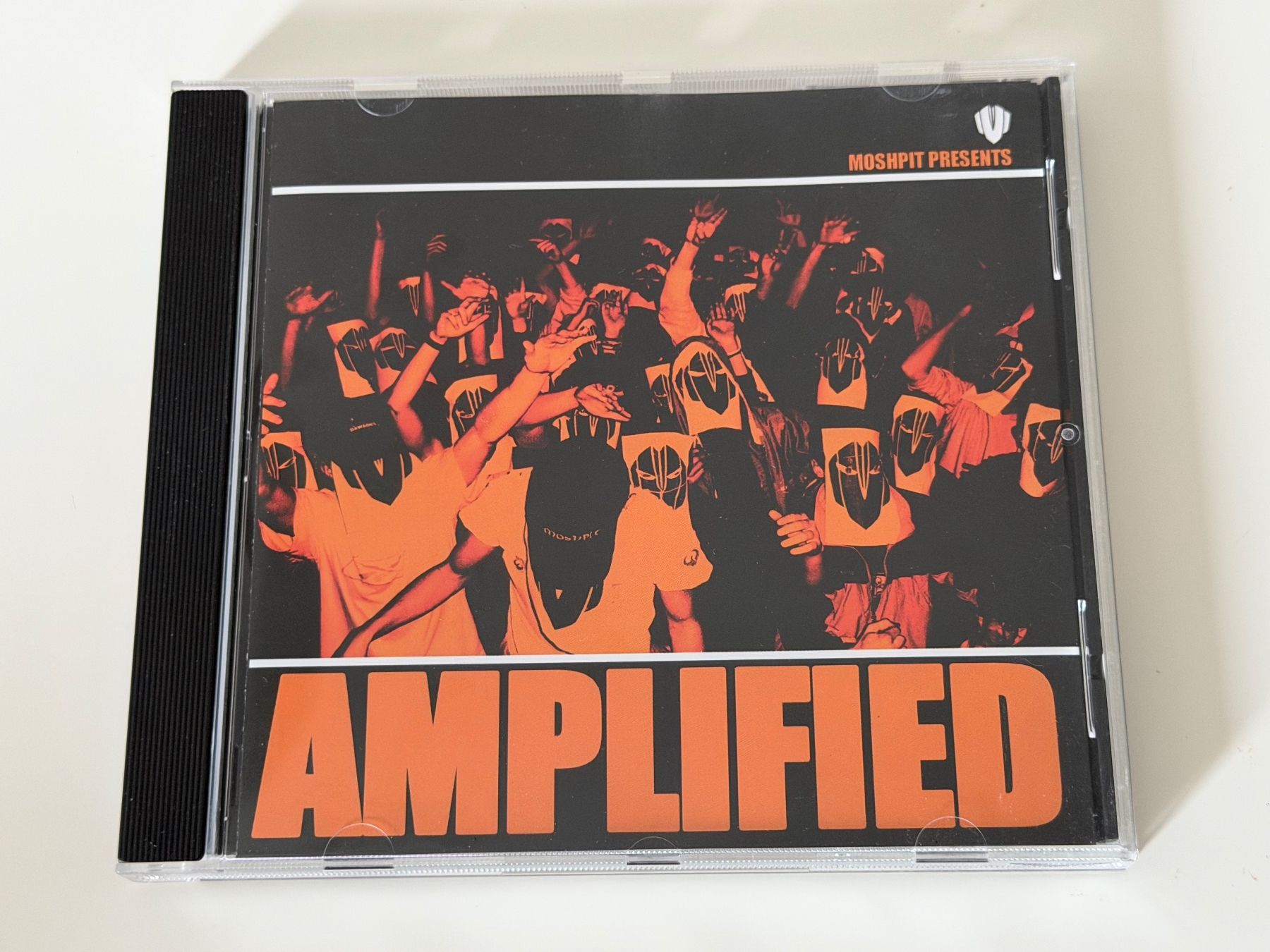 CD: MOSHPIT PRESENTS AMPLIFIED CD - Schweizer HipHop – Nuovo (secondo la descrizione) da Altstätten SG venduto da sheamus