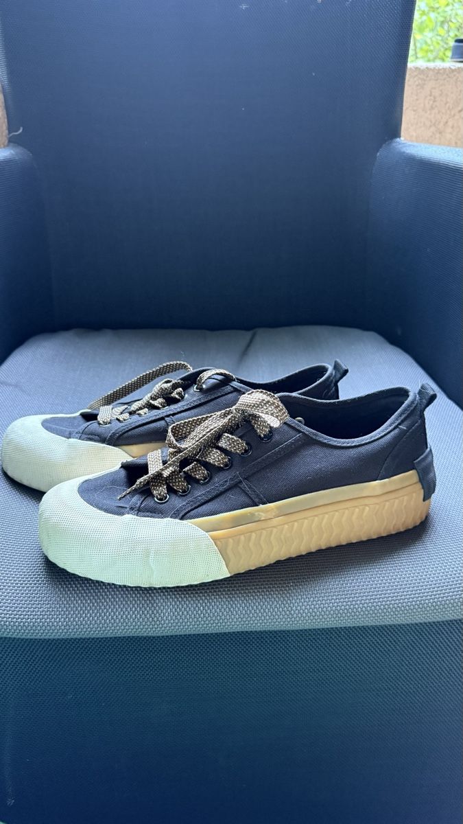 Zara Chaussures femmes: Zara Canvas Sneaker Gr. 40 – D'occasion à St. Gallen par lfs_nxl8