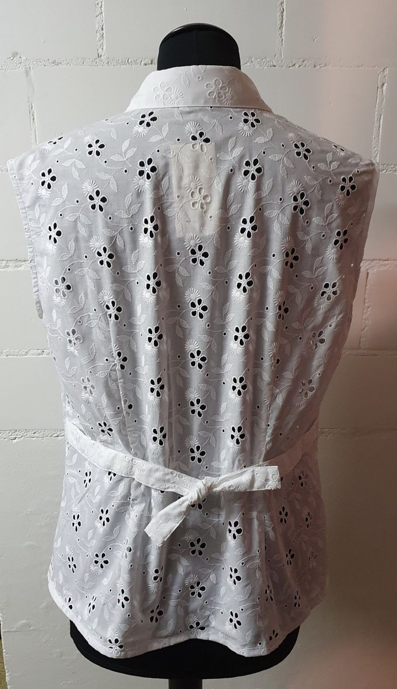Camicette: Neu: "Wallmann" / edle Bluse weiss Gr. 42 / ÄRMELLOS – Nuovo (secondo la descrizione) da Muri AG venduto da Edlerweiss 4