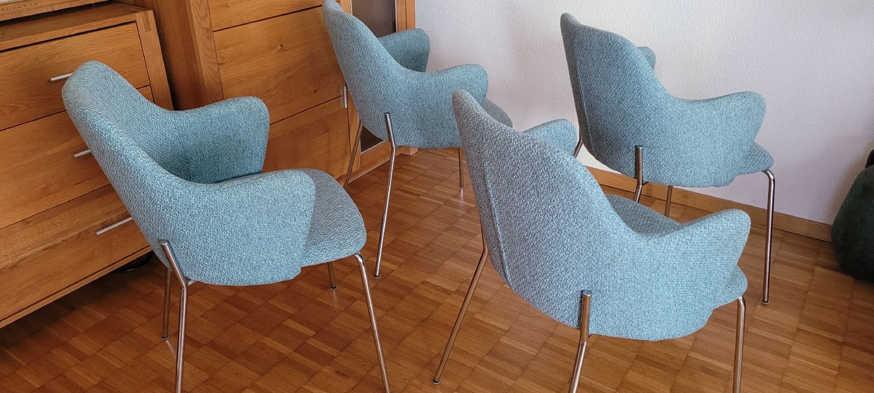 Livique Stühle: 4 Esszimmerstühle Stühle – Gebraucht aus Emmenbrücke von gatasalvache 1