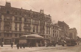 Lausanne VD Place Saint-François Tram belebt