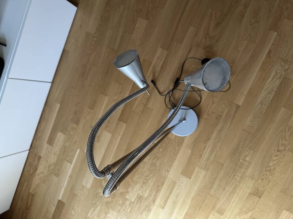 Lampes: Stehlampe Silber – D'occasion à Dübendorf par Fklobato