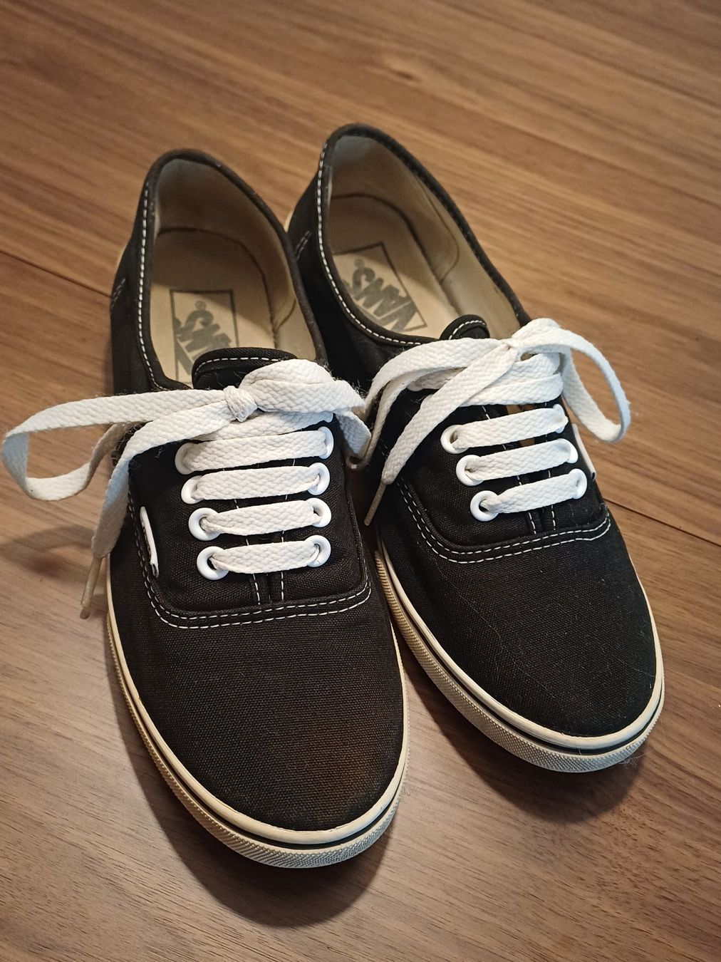 Vans Scarpe da uomo: Vans, Vintage, Grösse 38, Schwarz-Weiss – Usato da Aarau venduto da DangerDanger 1