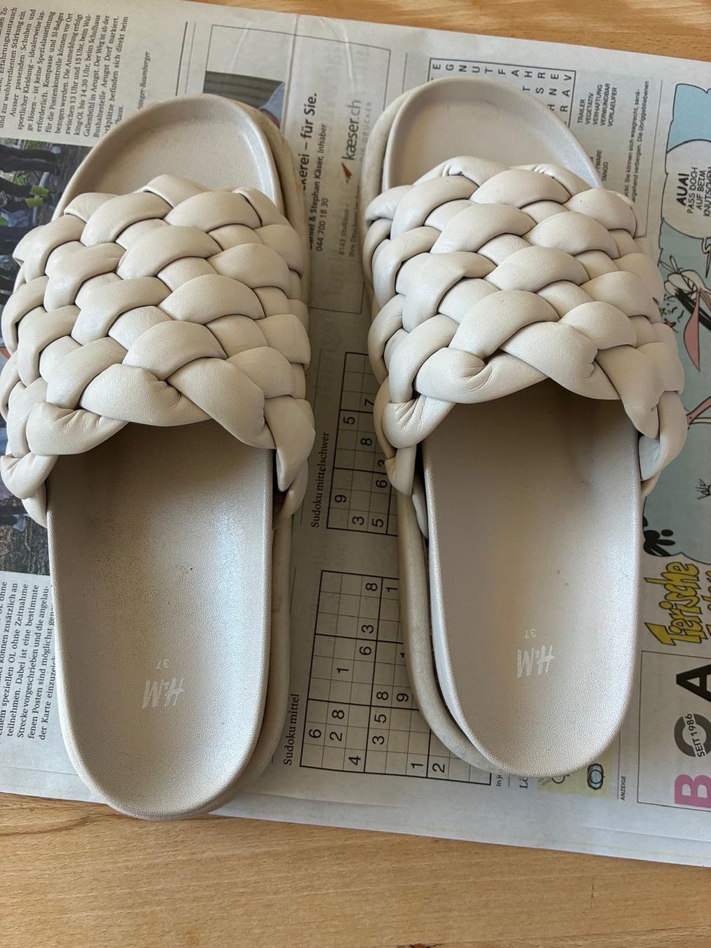 H&M Scarpe da donna: Cremefarbene Pantoletten Grösse 37 – Usato da Allenwinden venduto da Obalu