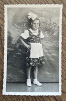 Mädchen in Tracht, Foto O. Koch, Nachfolger, Weinfelden