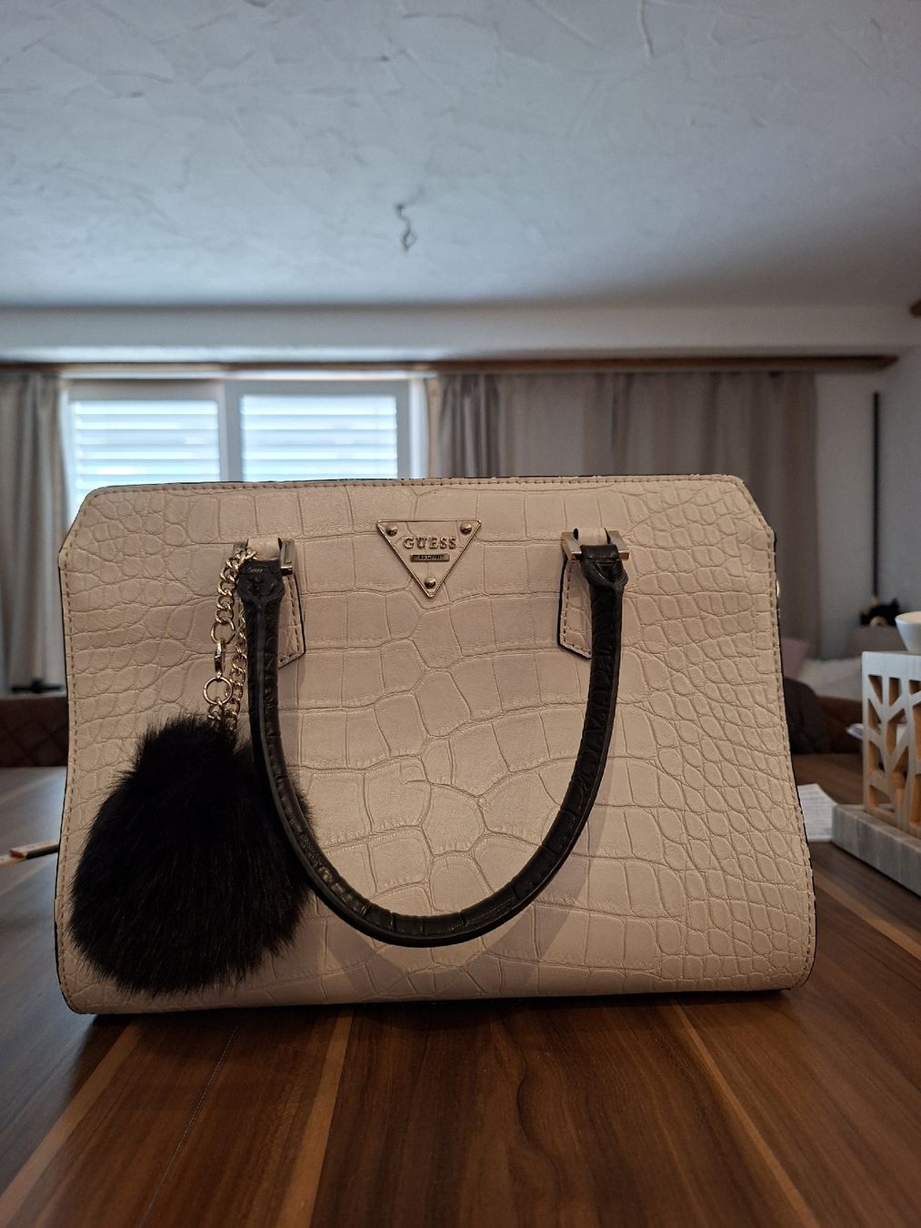 Guess Sacs femmes: Guess Handtasche – D'occasion à Hittnau par som_x965