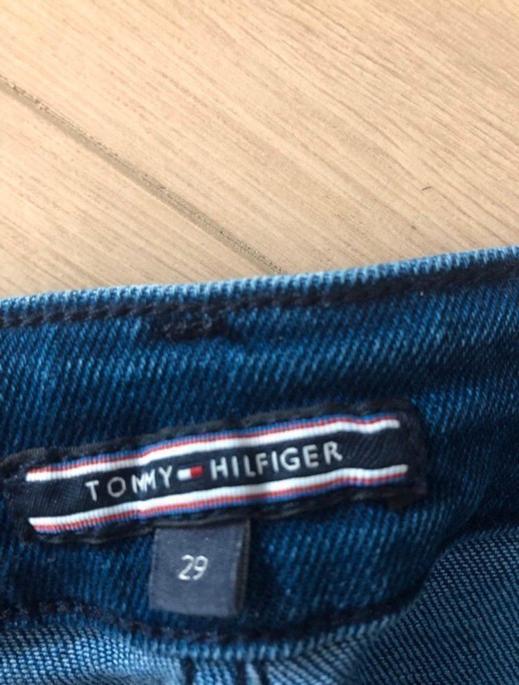 Tommy Hilfiger Jeans: NEU Tommy Hilfiger Jeans Gr. 29 – Nuovo e nell'imballaggio originale da Füllinsdorf venduto da Sunnebliemli7 2