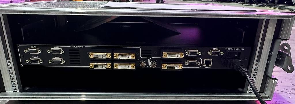 Console di mixaggio: Barco PDS-902 3G, Seamless Switcher – Usato da Rüti ZH venduto da Philippek 3