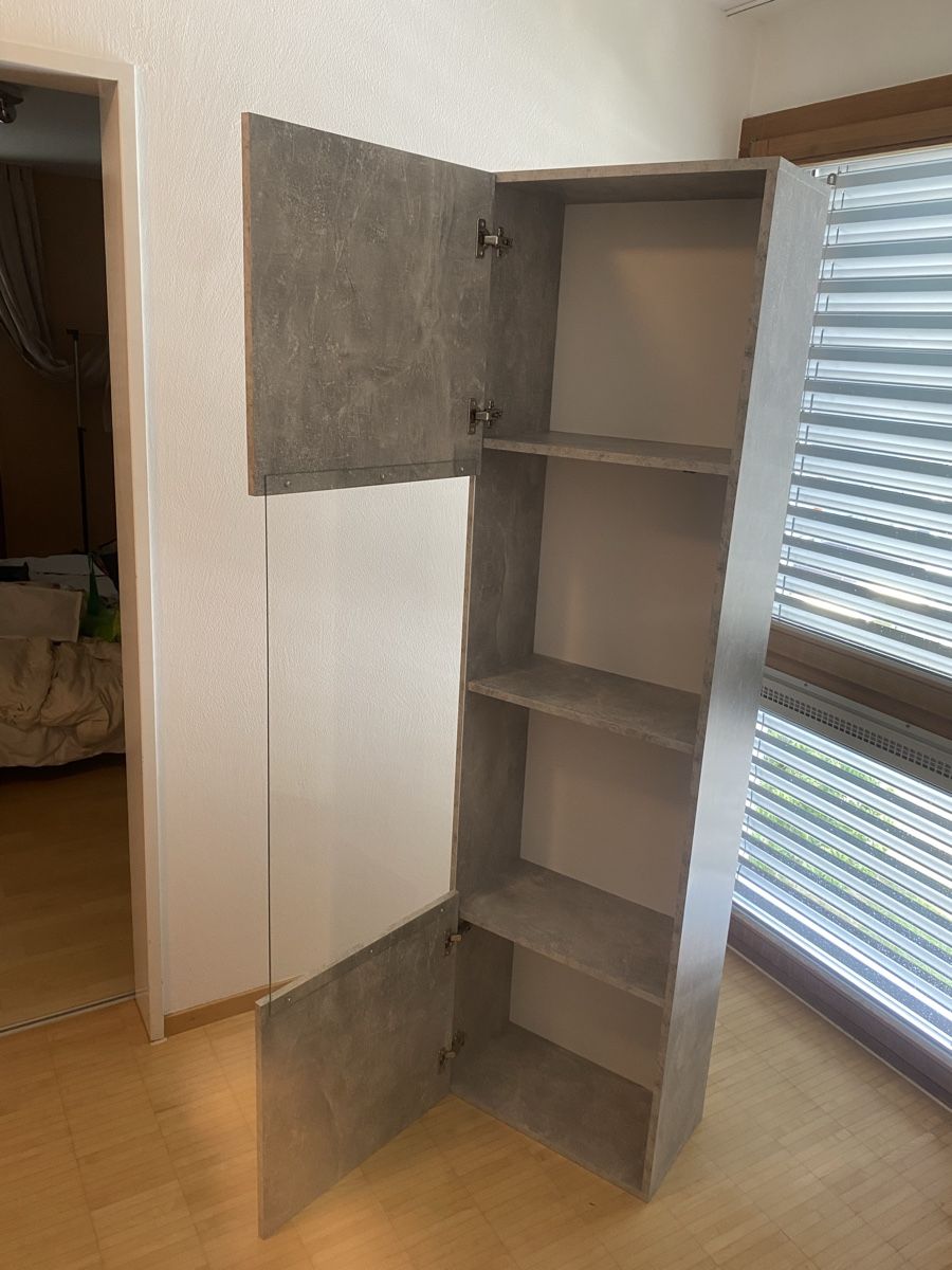 Vitrinen: Moderner LED-Vitrinenschrank – Neu (gemäss Beschreibung) aus Ilanz von joa_wmm9 2
