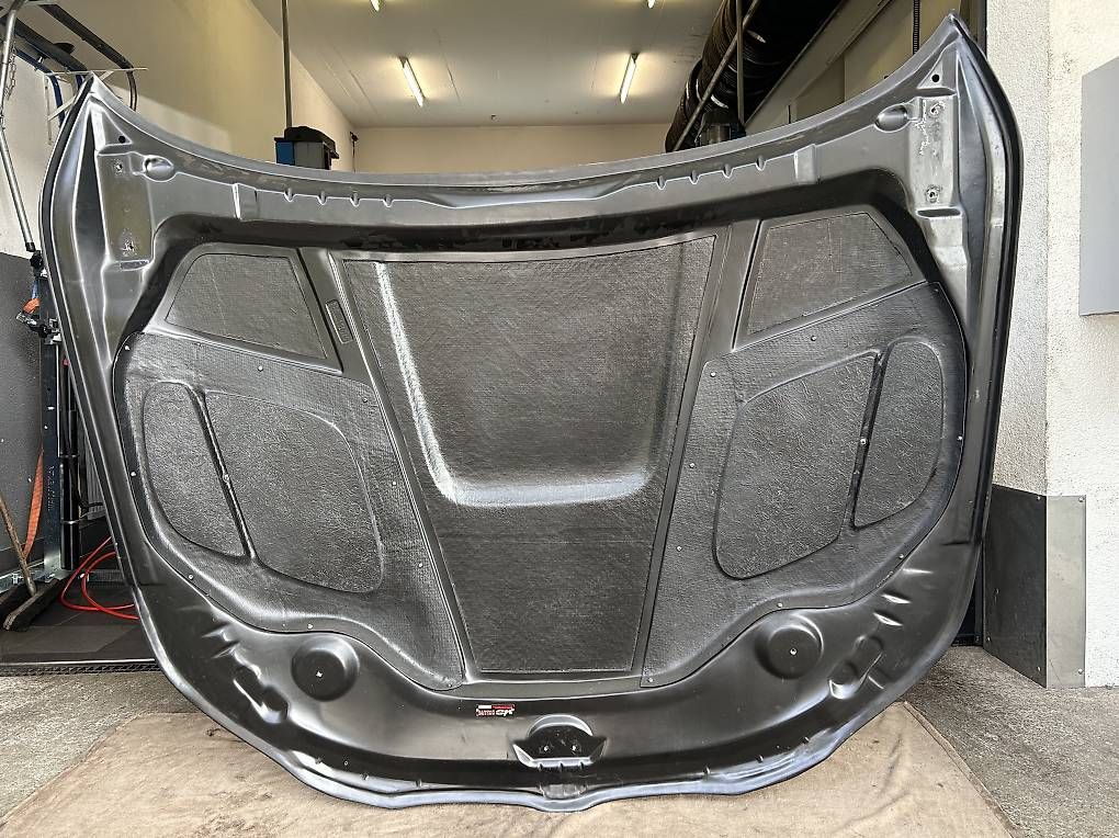 BMW Alle Autoersatzteile: Carbon Motorhaube ? BMW M3 E92 / E93 – Gebraucht aus Gränichen von boz_lpg5 2
