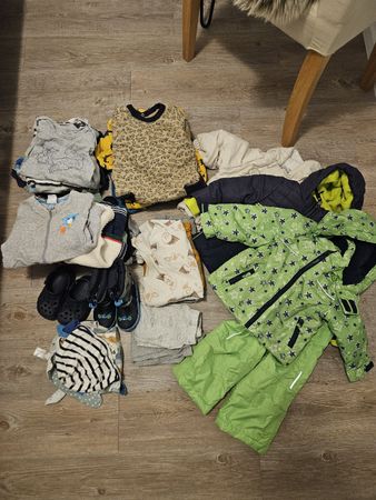 35 teiliges Kleiderpaket Jungs 74/80