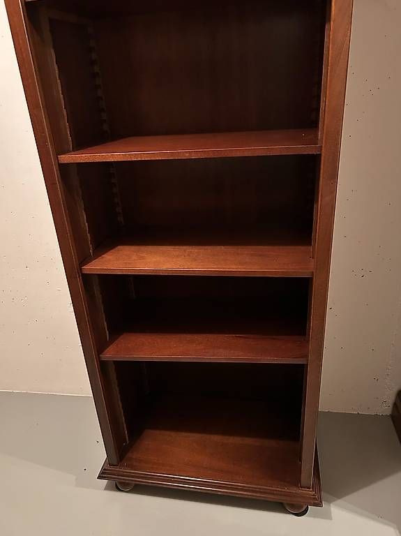 Regale: Bibliothèque de style classique – Gebraucht aus Ecublens von achille1954 2