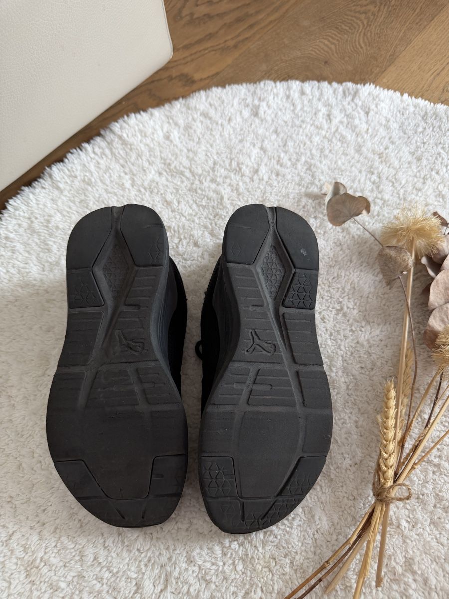 Puma Scarpe da donna: Puma Sneaker schwarz Gr. 37 – Usato da Obfelden venduto da dafae 1