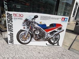 RARE Tamiya 1:12 kit Honda VFR 750 R  IMPORTED