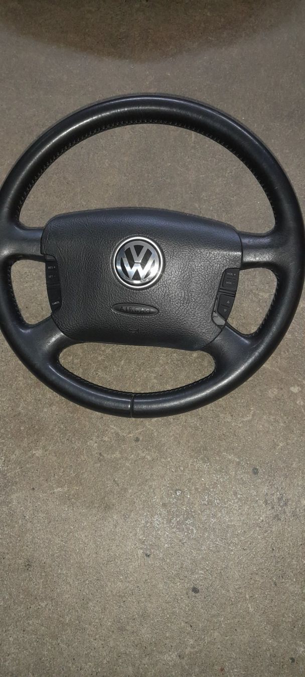 Tutti pezzi di ricambio auto: Lenkrad VW Bora – Usato da Cham venduto da vento9 1
