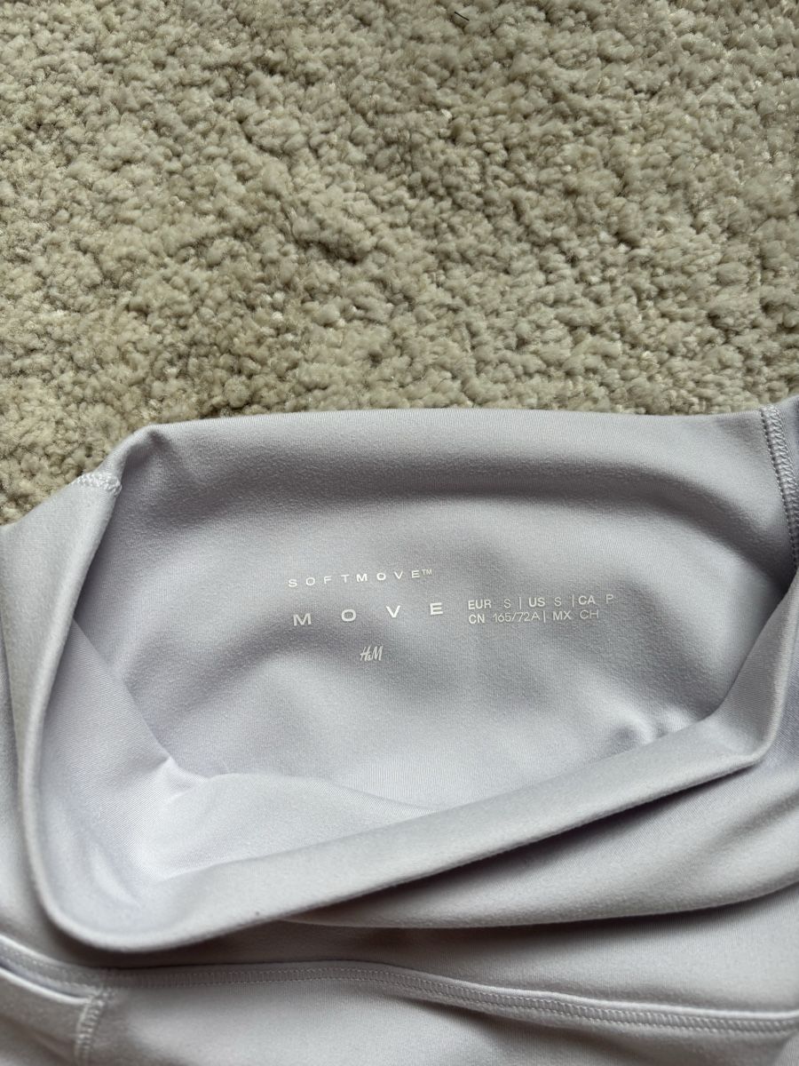 H&M Pantalons: Lila Sporthose H&M – D'occasion à Zürich par alessia.s 2