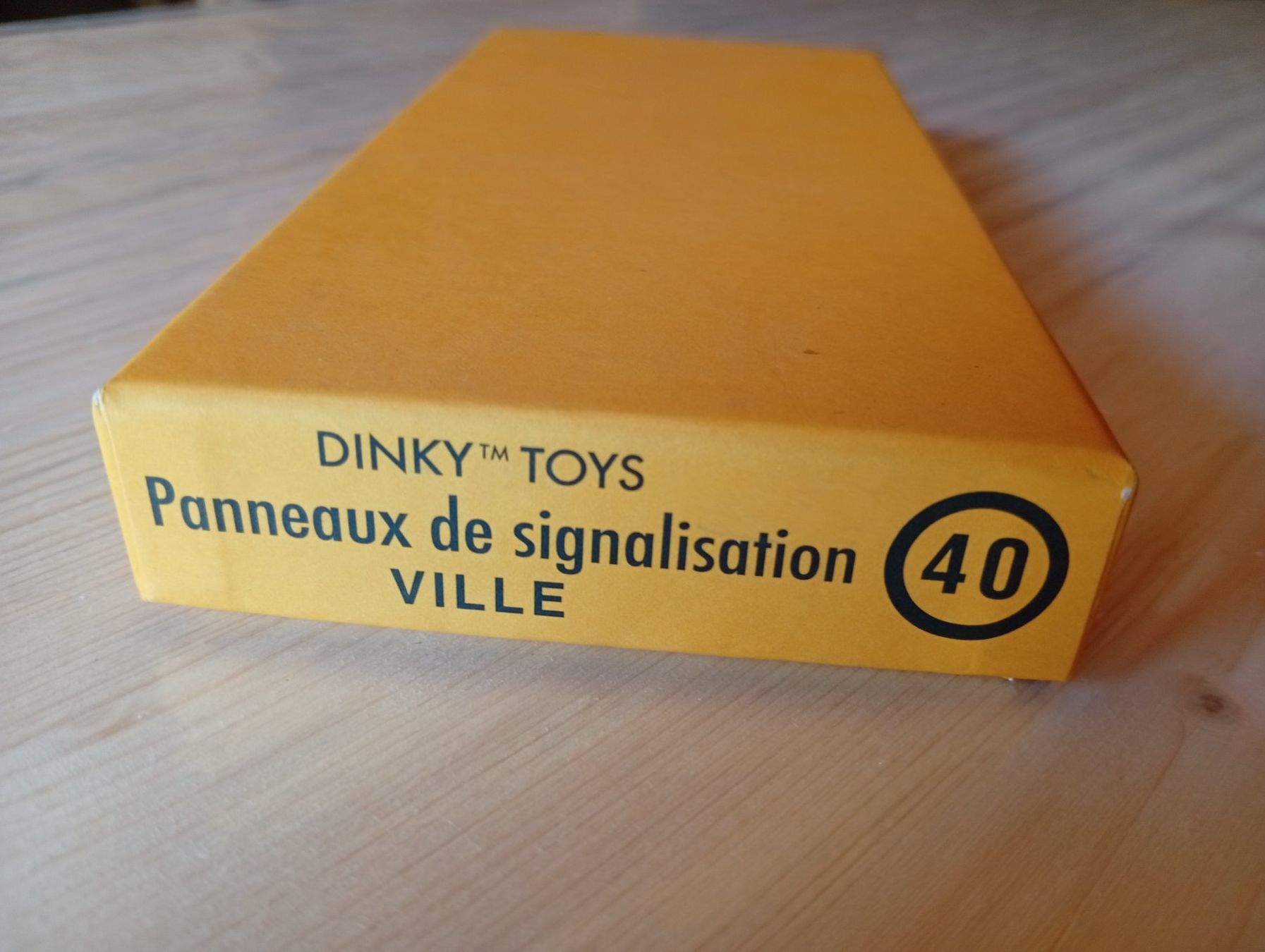 Dinky Toys Modellini d'auto: Dinky Toys – Nuovo e nell'imballaggio originale da Perrefitte venduto da 36B 2