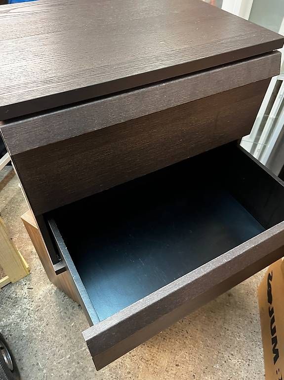 Nachttische: Kommode /Nachtisch mit 2 Schubladen – Gebraucht aus Glattpark (Opfikon) von Miriambox 1