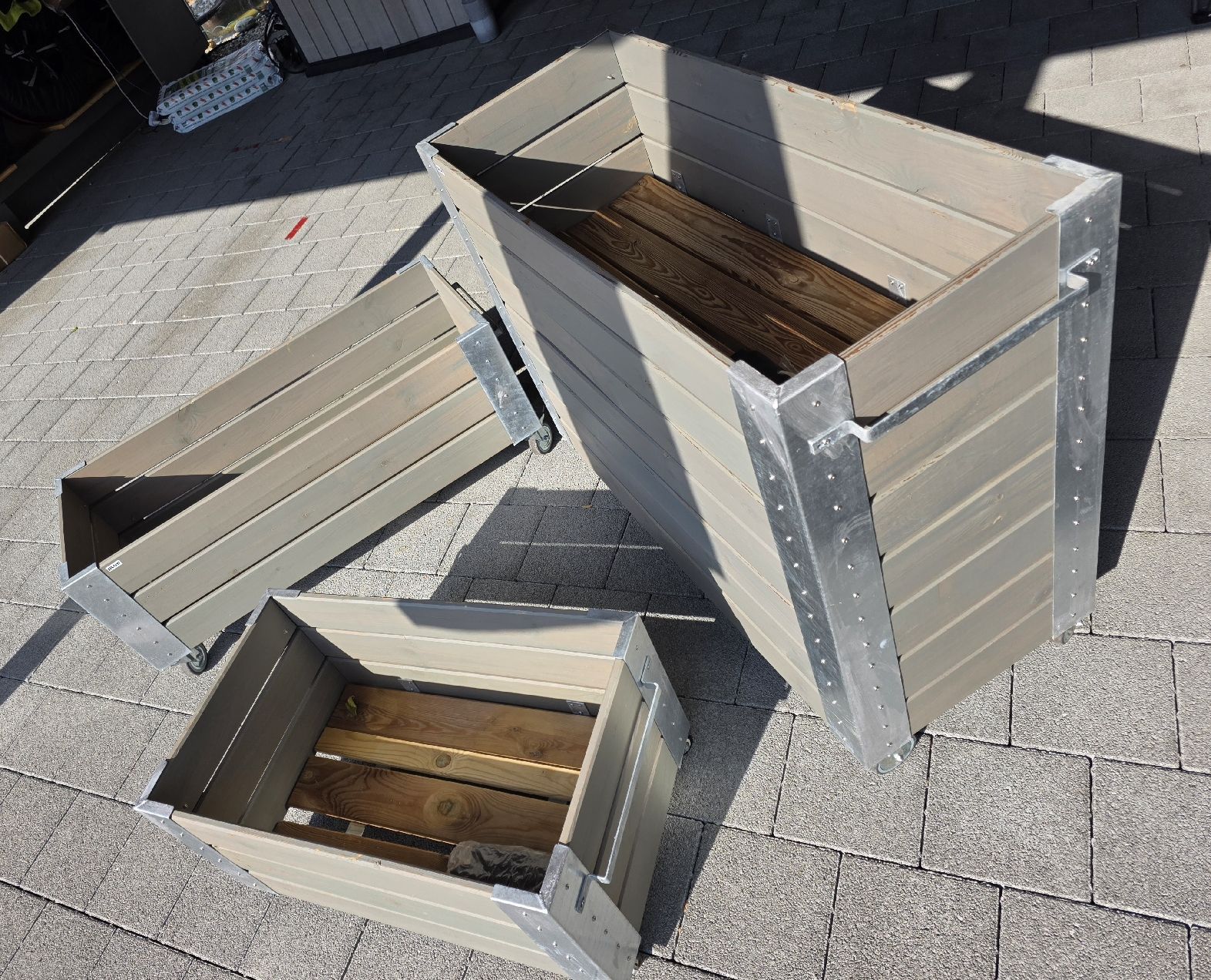 Blumentöpfe: 3 Stk Holz Blumentrog Blumentopf Pflanzkiste – Neu (gemäss Beschreibung) aus Oensingen von Adrian5224