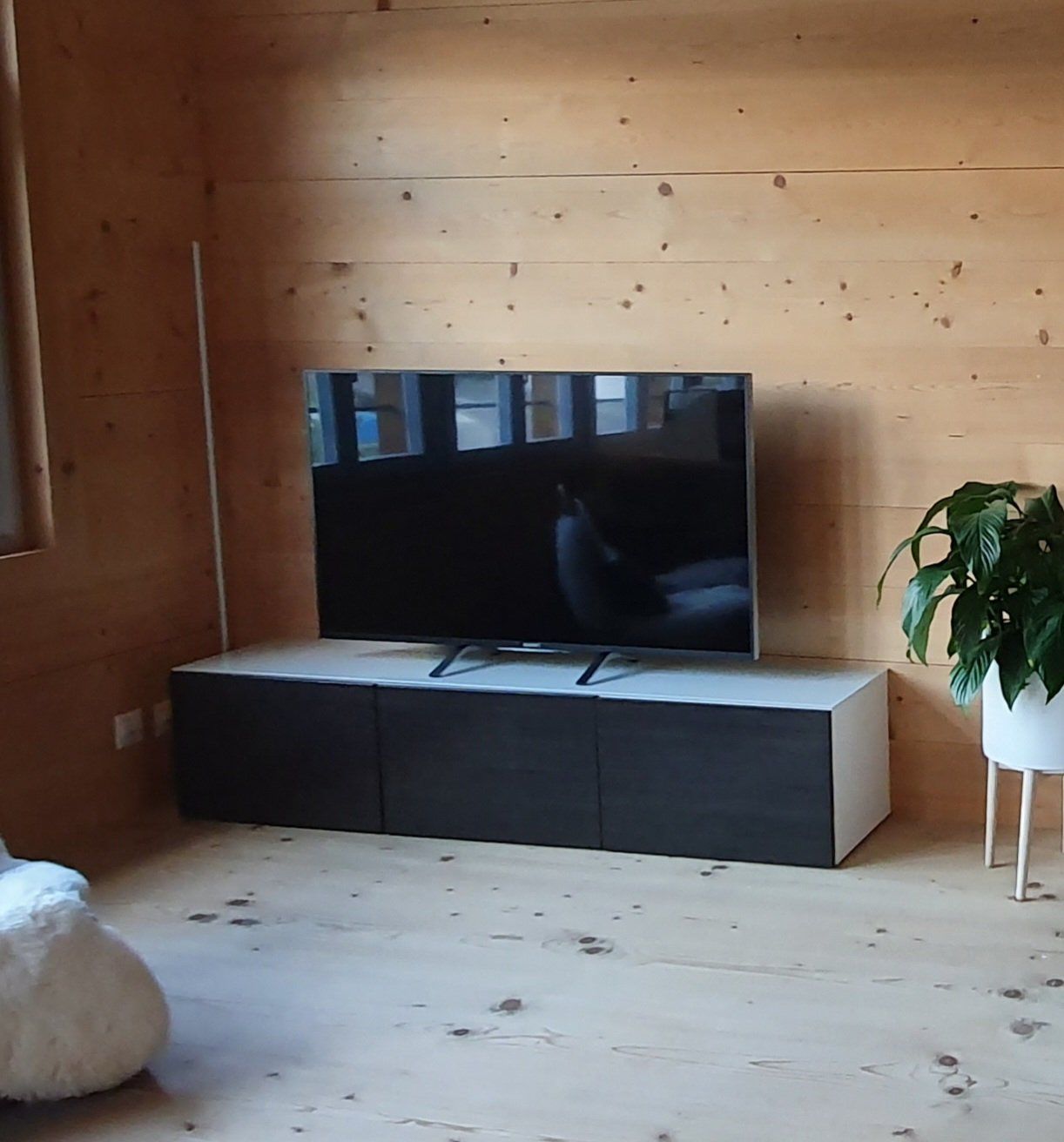 Ikea Mobili TV: IKEA Besta (mit Glas Deckplatte) – Usato da Bern venduto da nic_k9sl