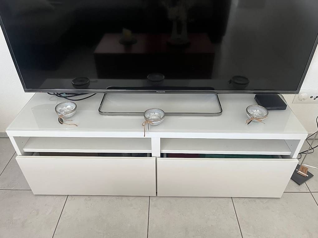 Ikea Meubles TV: TV-Möbel abzugeben – D'occasion à Buchrain par cna_dr9c
