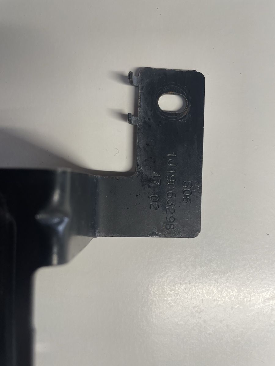 Volkswagen Tutti pezzi di ricambio auto: Vw Golf 4 | Support voiture boîtier commande VW 1J1906532B – Usato da Denges venduto da Ricautomotive 2