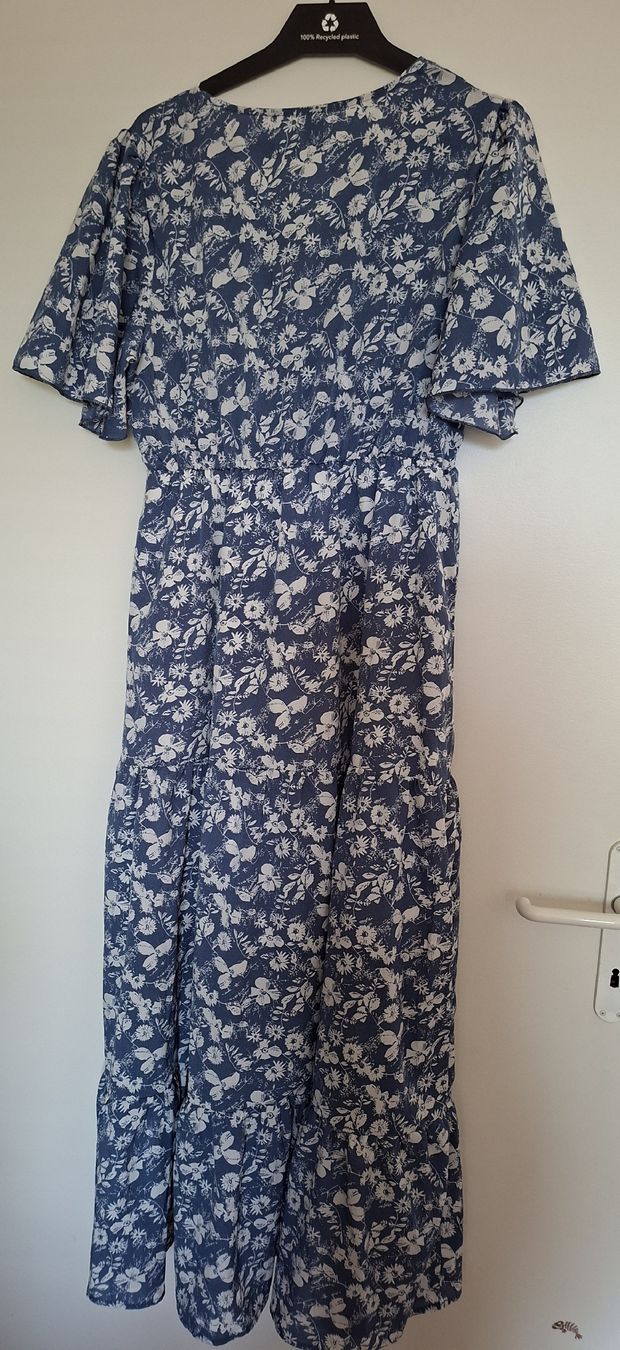 Vestiti: Robe longue à fleurs bleues et blanches taille L – Usato da Plan-les-Ouates venduto da Laly_92 2
