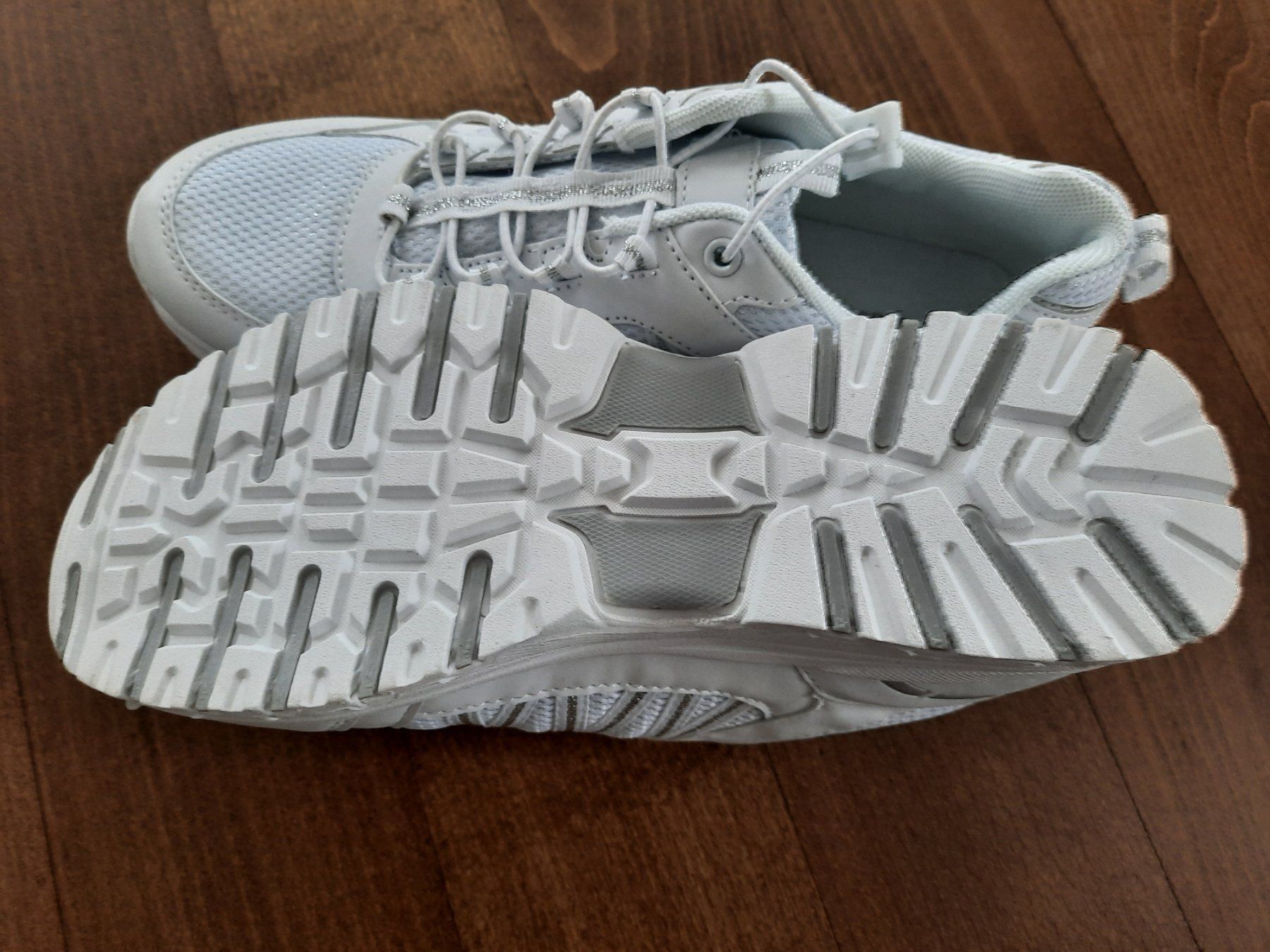 Chaussures femmes: Freizeitschuhe Gr. 39 – Neuf avec emballage d'origine à Mosnang par zwasli03 2