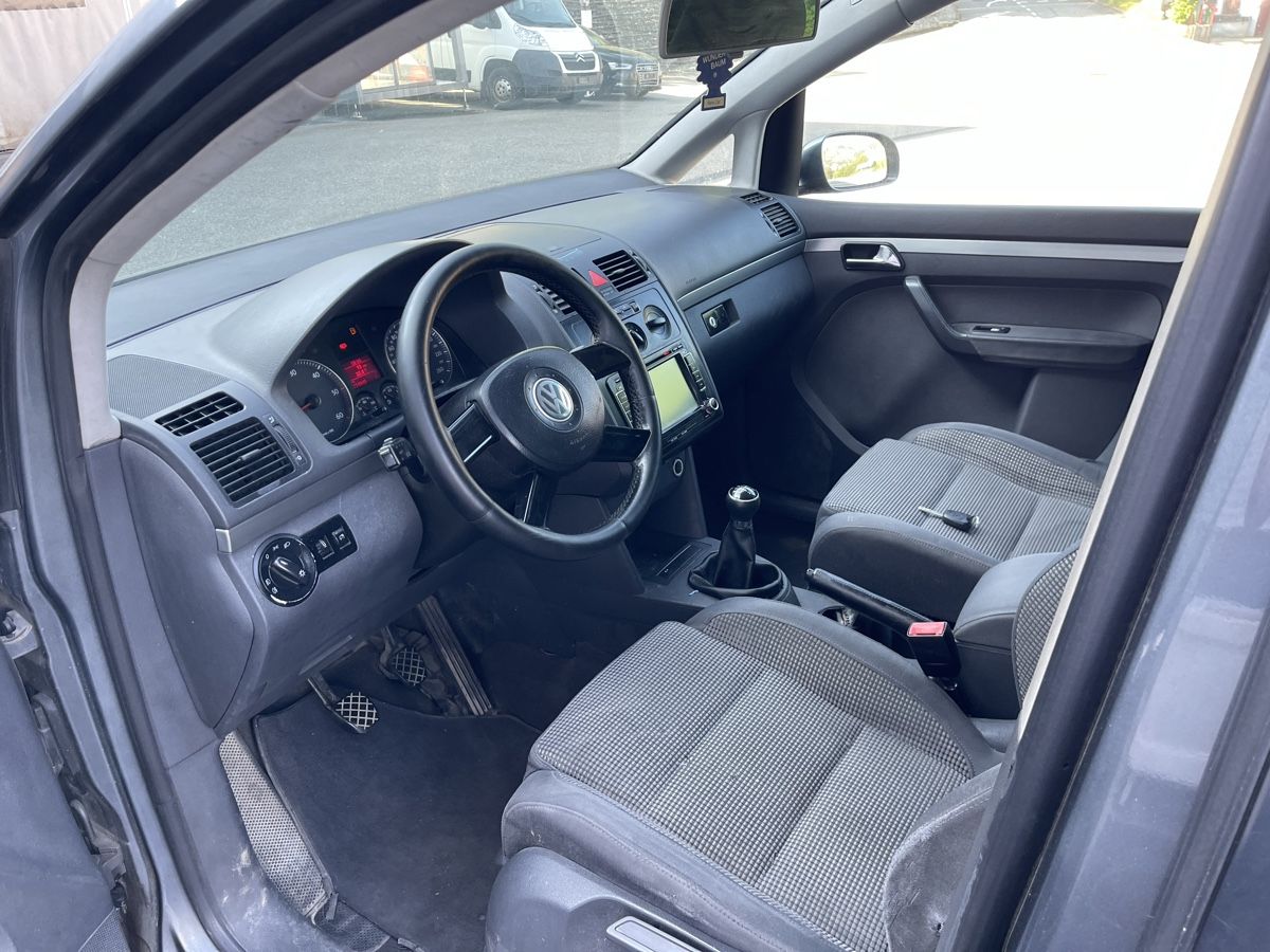 VW Autos: VW Touran 2.0TDI 7 Platz – D'occasion à Spiez par bertula 5