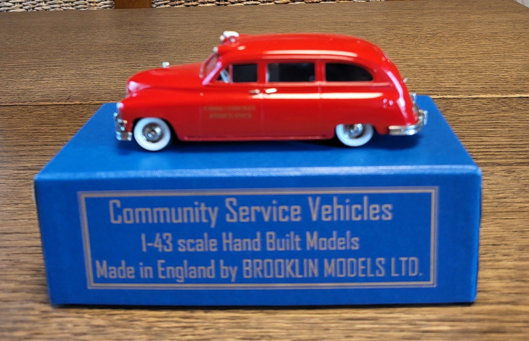 Brooklin Modellautos: Modellauto BROOKLIN MODELS 1950 Packard 1:43 rot – Gebraucht aus Sonceboz-Sombeval von ant_cd5j 5